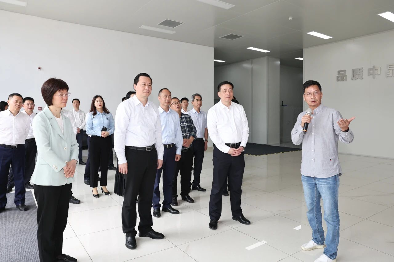 中晶科技|四川省广安市党政代表团莅临中晶科技参观指导